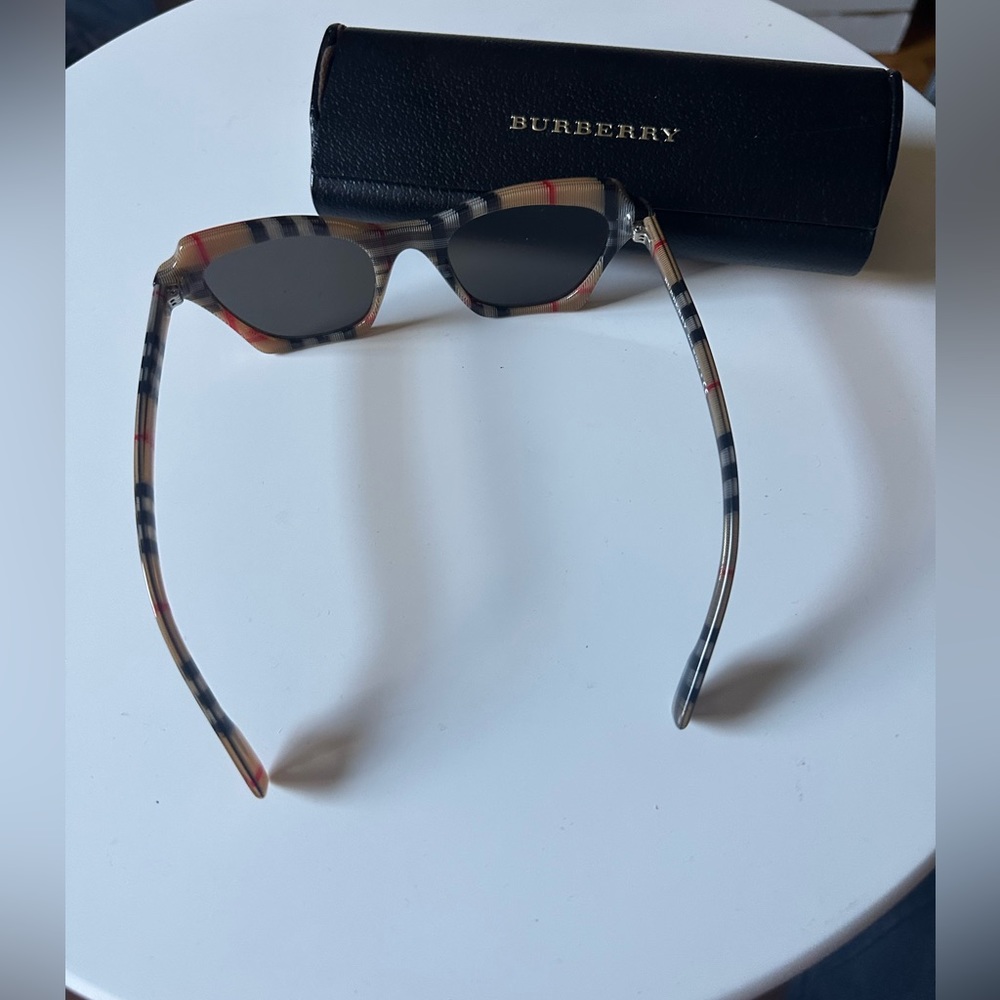 Burberry Vintage Check Square Frame Sunglasses, Excellent Condition - Picture 4 of 11